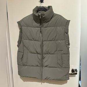 Puffer vest from luxury brand!!!☀️✨✨🌟💫